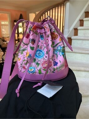 STUNNING GUCCI VENICE SMALL BUCKET CROSSBODY FLORA BAG